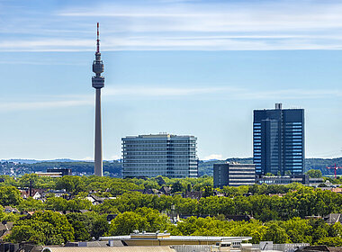 Skyline der Stadt Dortmund mit Blick auf den Fernsehturm