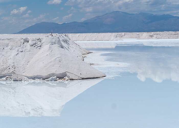 Lithiumabbau in Salinas Grandes, einer riesige Salzwüste in Jujuy und Salta, Argentinien.