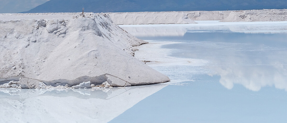 Lithiumabbau in Salinas Grandes, einer riesige Salzwüste in Jujuy und Salta, Argentinien.