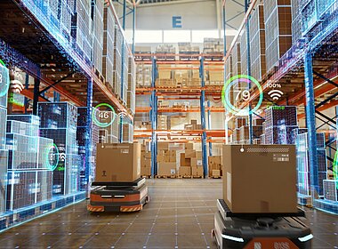 Digitale Lagerhalle mit autonomen und vernetzten Logistikrobotern