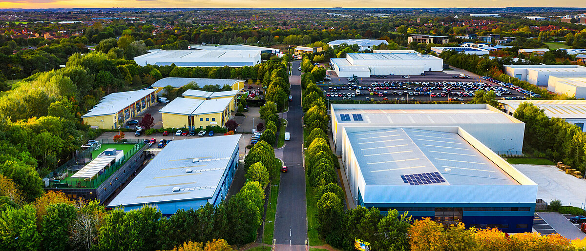 Ein Unternehmensgebäude im ländlichen Raum