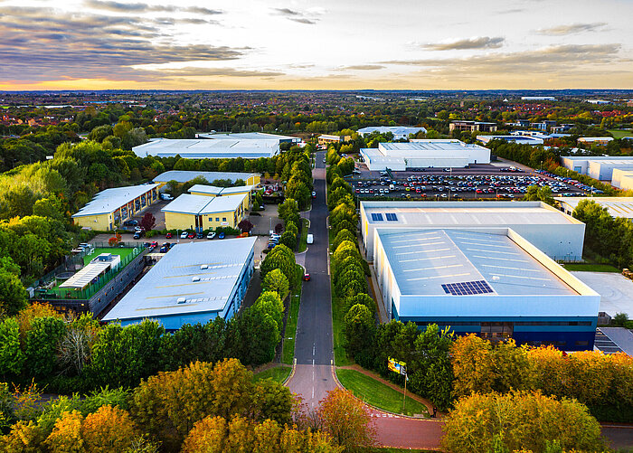 Ein Unternehmensgebäude im ländlichen Raum